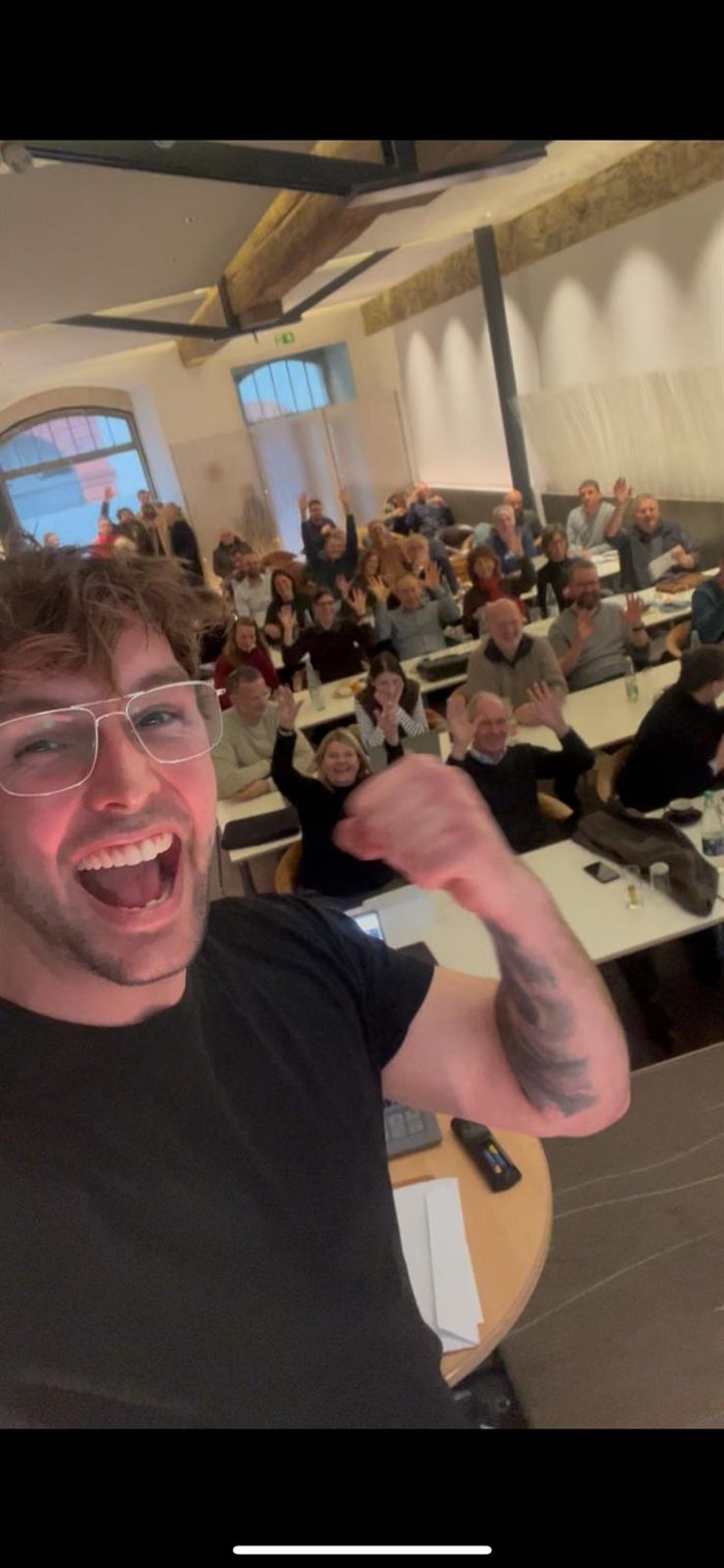 Kaj Meijer mit Seminar-Teilnehmern